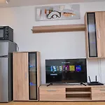 Ruhige Wohnung Im . Private Parkplatz ,Balkon ,Netflix
